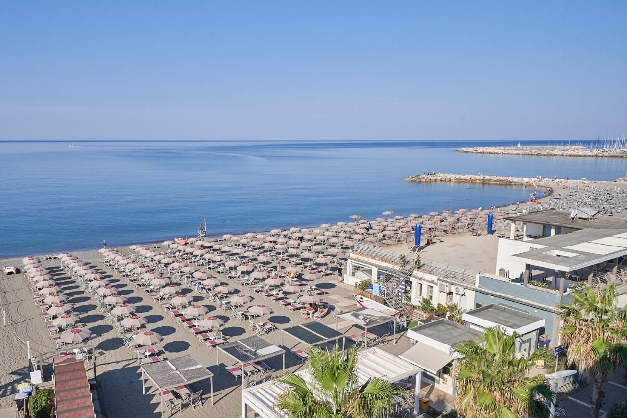 Palace Lido Hotel&Suites Marina di Cecina Exteriér fotografie
